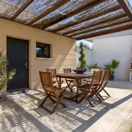 Host Lyon - Patio Villa *